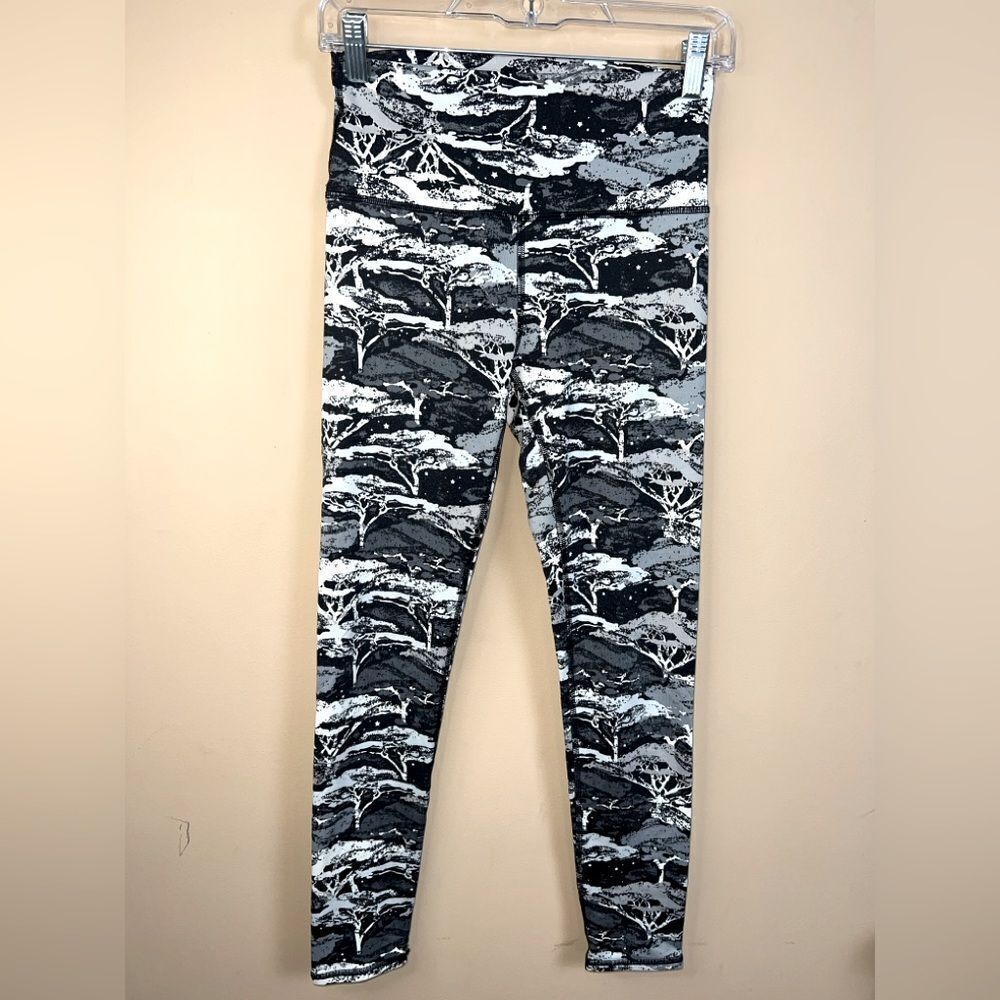 Aerie Black and White Patterned Leggings